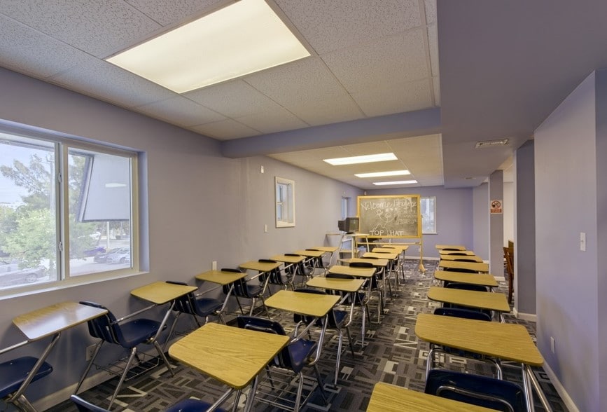 More Photos Of 429 Seabreeze Blvd, Fort Lauderdale General Retail For Sale