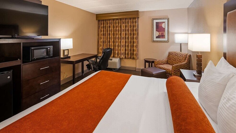 More Photos Of 2216 27th Ave, Council Bluffs Hotel For Sale