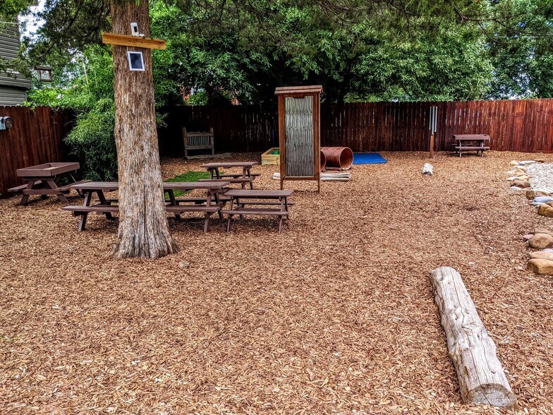 More Photos Of 2115 S Brentwood, Springfield Daycare Center For Sale