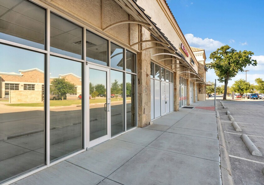 More Photos Of 6530 Hawks Creek Ct, Fort Worth Storefront Retail Office For Lease