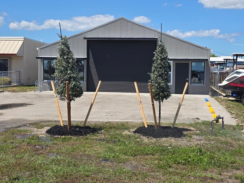 More Photos Of 11118 S Cleveland Ave, Fort Myers Warehouse For Sale
