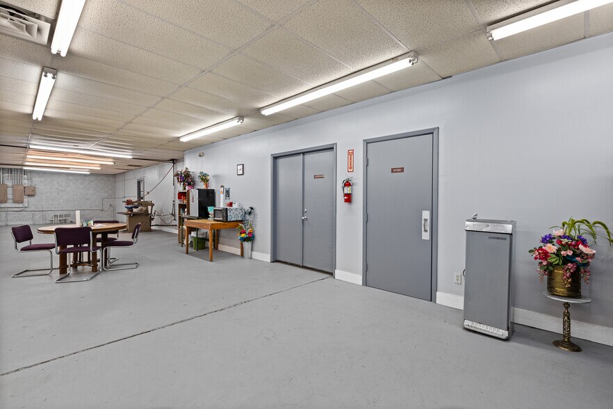 More Photos Of 500 E Main St, Kilgore Office For Sale