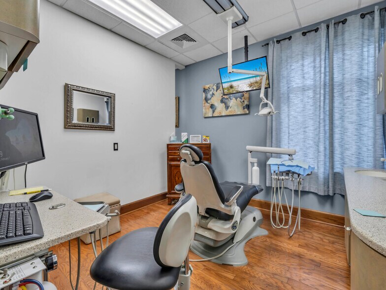 More Photos Of 4635 Gulfstarr Dr, Destin Medical For Sale