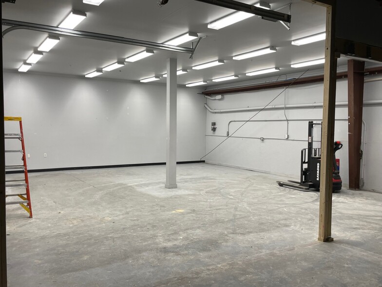 More Photos Of 112 Quality Ln, Rutland Industrial For Lease