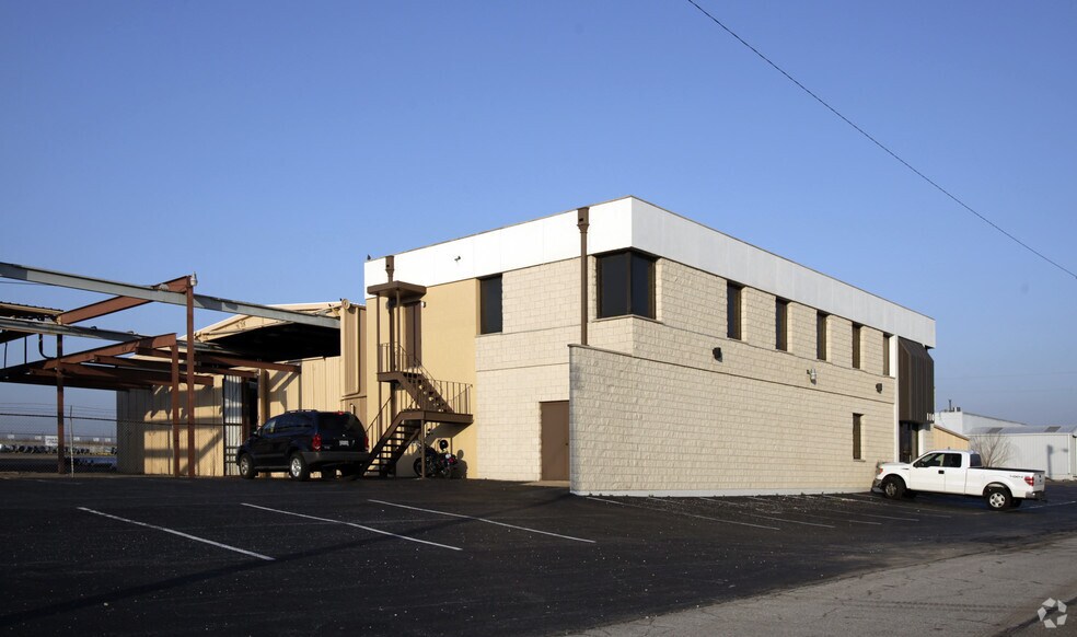 Primary Photo Of 110 Ford Ln, Hazelwood Warehouse For Sale