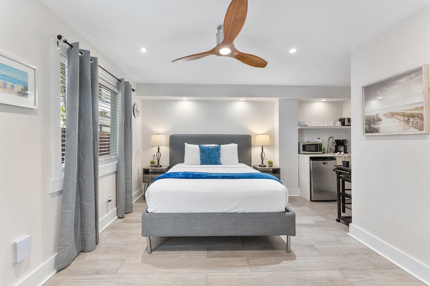 More Photos Of 3020-3024 Seville St, Fort Lauderdale Hotel For Sale