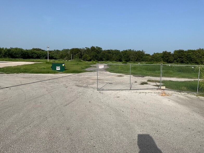 More Photos Of 322 N Sunset Strip St, Kenedy Trailer Camper Park For Sale