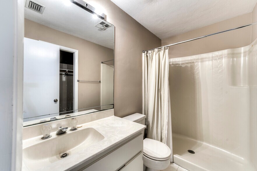 More Photos Of 1149 Periwinkle Way, Sanibel Office For Sale