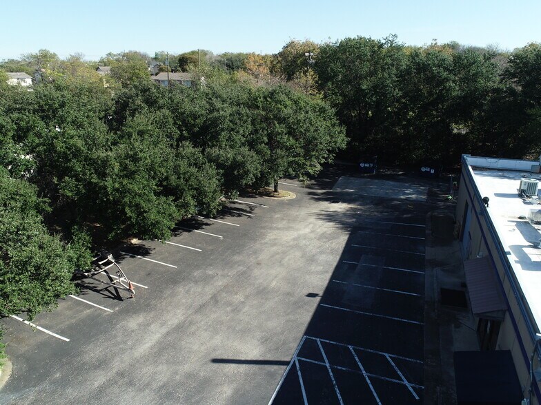 More Photos Of 8609 Cross Park Dr, Austin Office For Lease