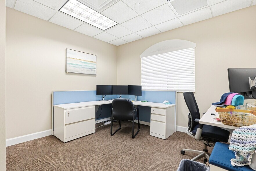 More Photos Of 7351 Office Park Pl, Melbourne Office For Sale