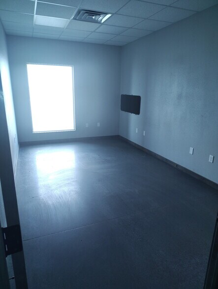 More Photos Of 155 US 285 N hwy, Pecos Warehouse For Sale