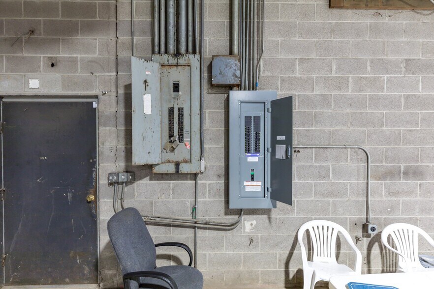 More Photos Of 519 Benham St, Bonne Terre Light Manufacturing For Sale