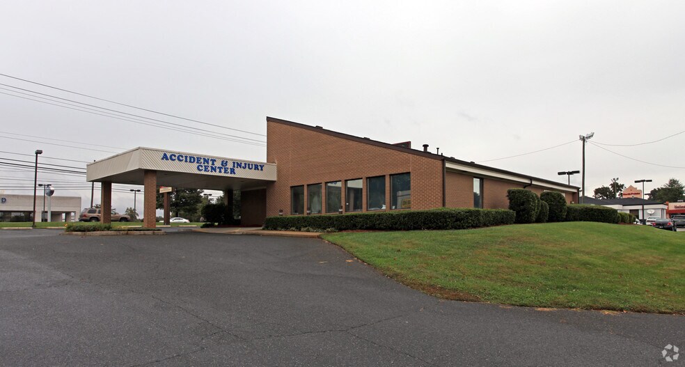 More Photos Of 5410 N Tryon St, Charlotte Medical For Sale