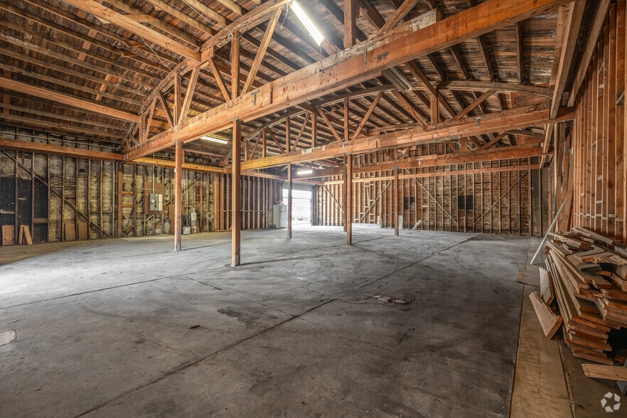More Photos Of 1808 Firestone Blvd, Los Angeles Light Distribution For Sale