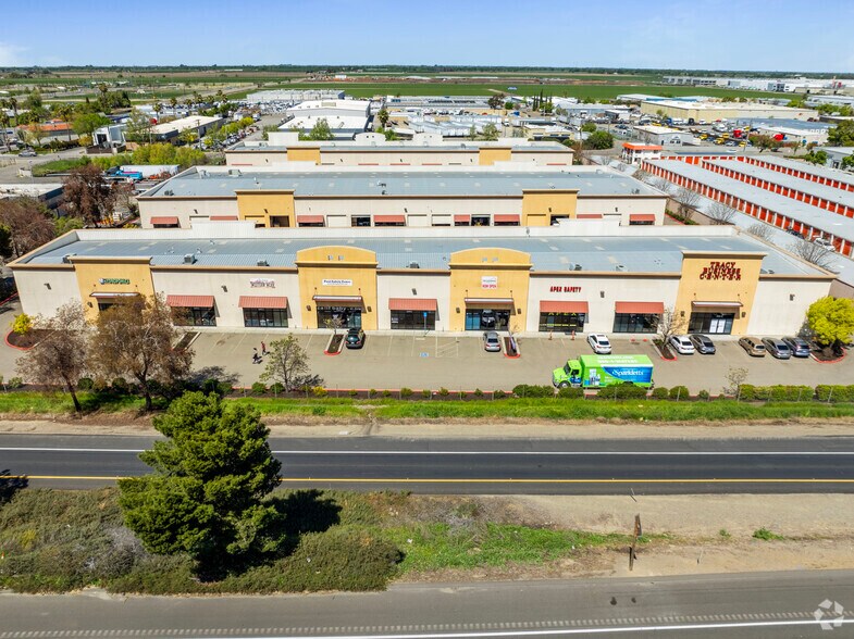 Primary Photo Of 470 W Larch Rd, Tracy Service For Sale