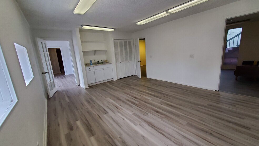 More Photos Of 313 E Kiowa Ave, Elizabeth Office For Lease