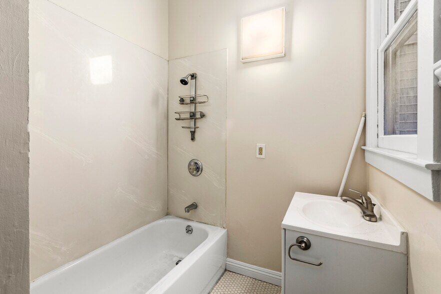 More Photos Of 1040-1042 Howard St, San Francisco Apartments For Sale