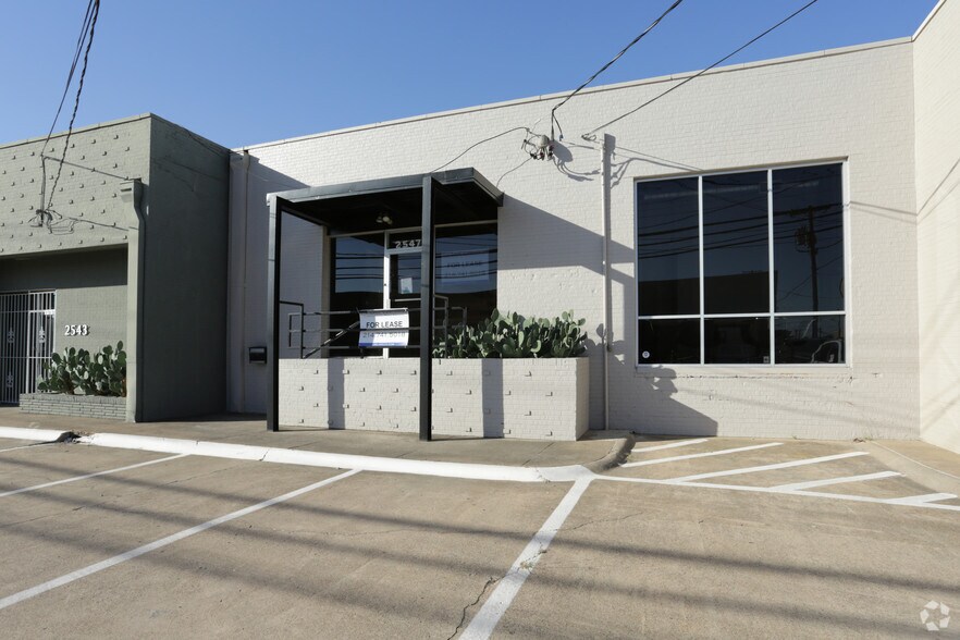 Primary Photo Of 2543-2547 Farrington St, Dallas Light Distribution For Sale