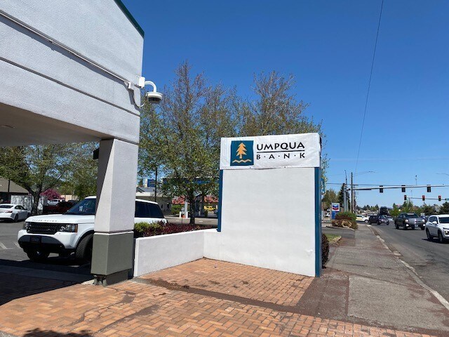 More Photos Of 1701 NE 3rd St, Bend Bank For Lease