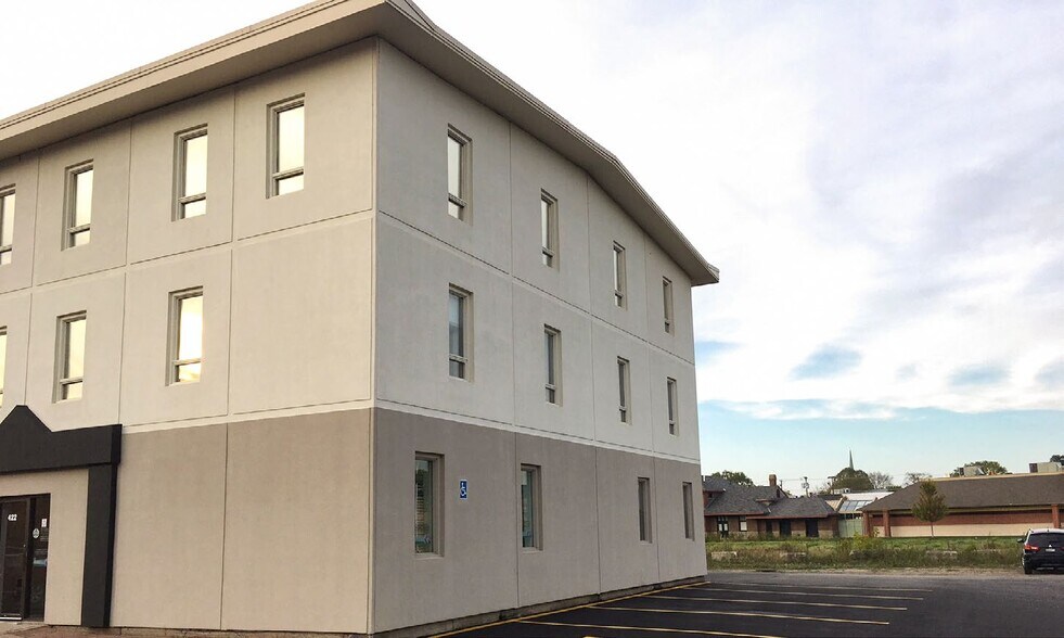 More Photos Of 414-422 York St, Fredericton Office For Lease