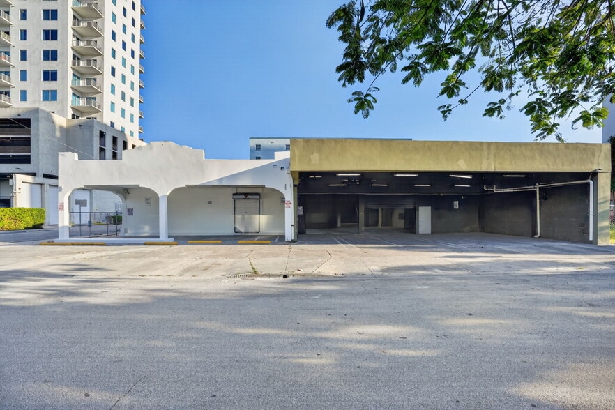 More Photos Of 500 W Flagler St, Miami Manufacturing For Lease