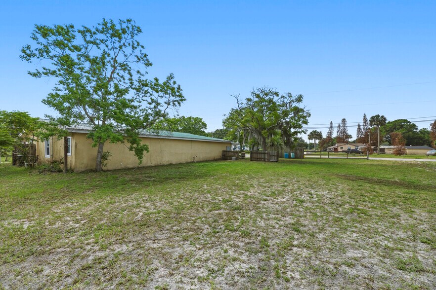 More Photos Of 3526 Ellis Ln, Mims Freestanding For Sale