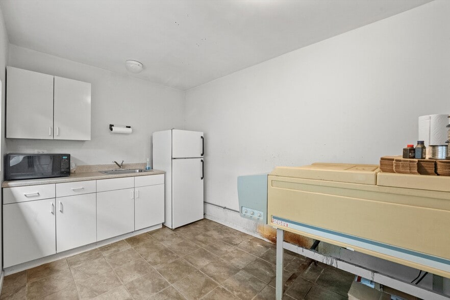 More Photos Of 2451 N Harlem Ave, Chicago Storefront For Sale