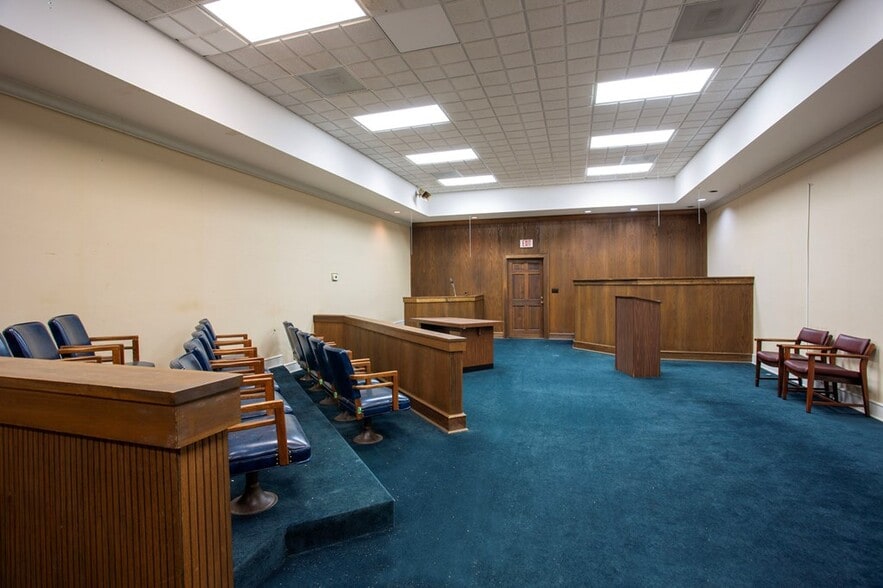 More Photos Of 303 E Broad St, Eufaula Office For Sale