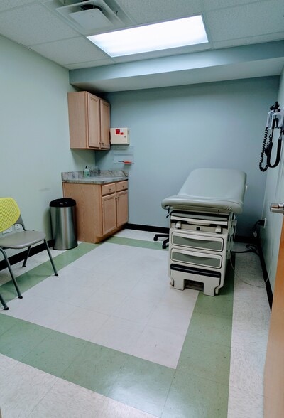 More Photos Of 1151 S 4th St, Louisville Medical For Lease