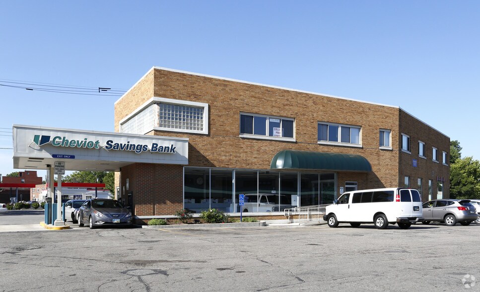 Primary Photo Of 7615 Reading Rd, Cincinnati Storefront Retail Office For Lease