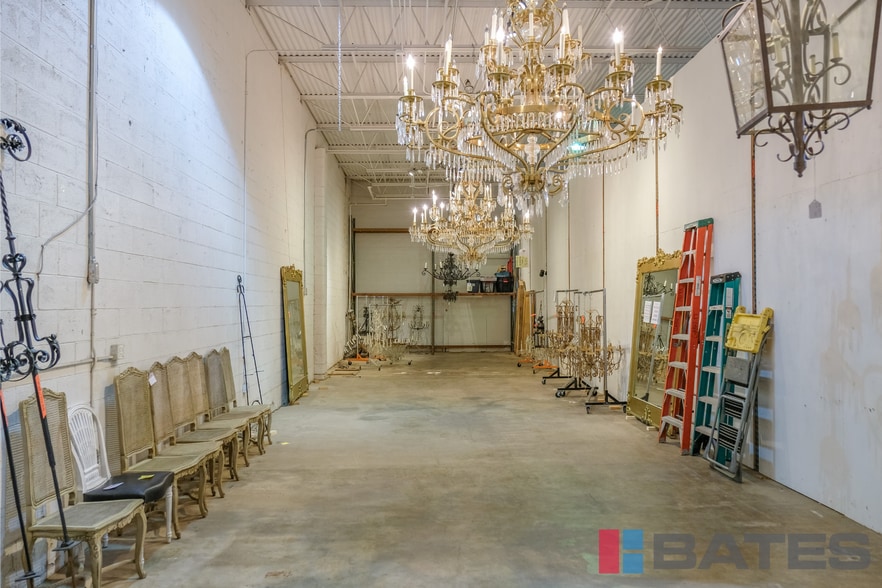 More Photos Of 9203 Diplomacy Row, Dallas Distribution For Lease