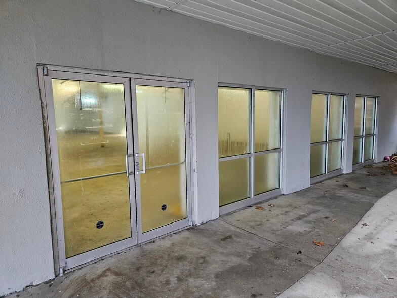 Primary Photo Of 3100 E 60 Rt, Huntington Storefront For Lease