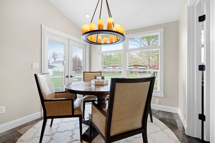 More Photos Of 612 N Lakeshore Dr, Ludington Hotel For Sale