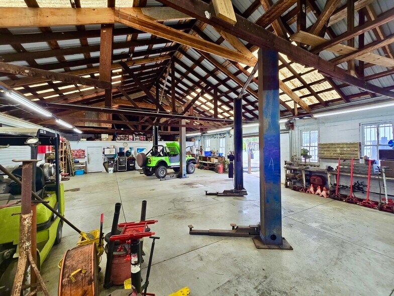 More Photos Of 1310 E 1st Ave, Mount Dora Auto Repair For Sale