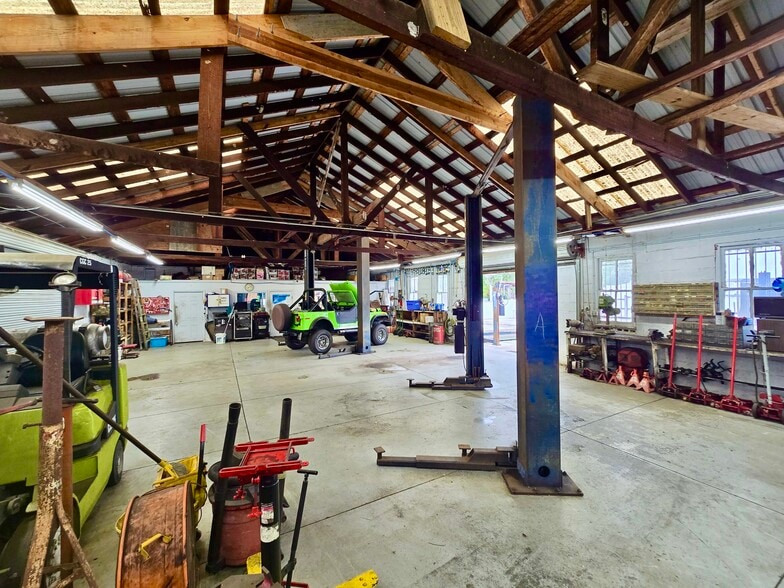 More Photos Of 1310 E 1st Ave, Mount Dora Auto Repair For Lease