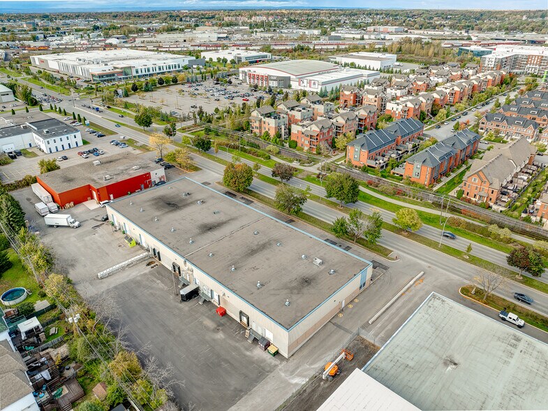 More Photos Of 3515-3531 Boul de la Grande-Allée, Boisbriand Warehouse For Lease