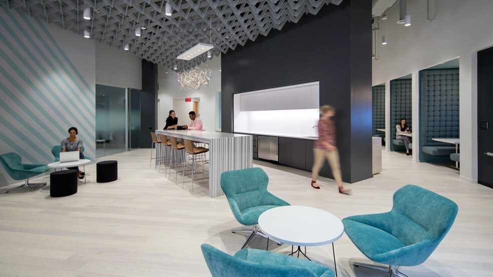 More Photos Of 1600 Tysons Blvd, McLean Office For Lease