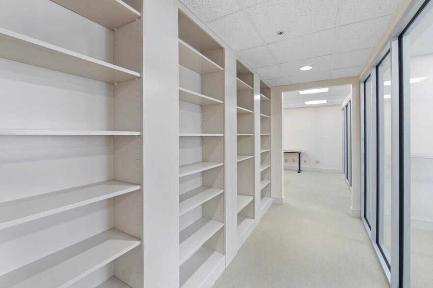 More Photos Of 202-258 E High St, Charlottesville Office For Sale