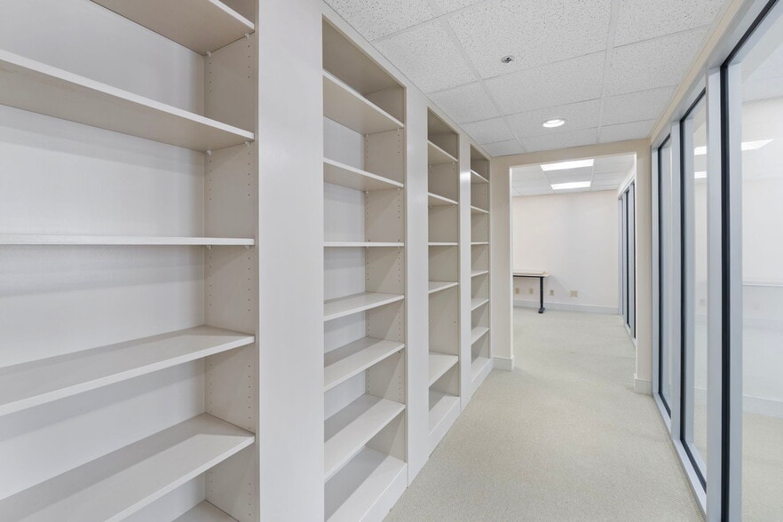 More Photos Of 202-258 E High St, Charlottesville Office For Sale