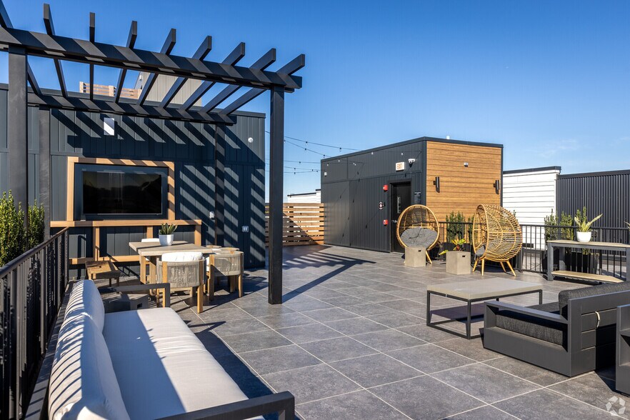 More Photos Of 58-84 Norfolk St, Newark Apartments For Lease