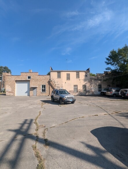 More Photos Of 13210 S Olde Western Ave, Blue Island Warehouse For Lease