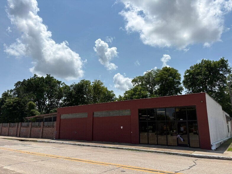 Primary Photo Of 197 S Main St, Tyronza General Retail For Sale