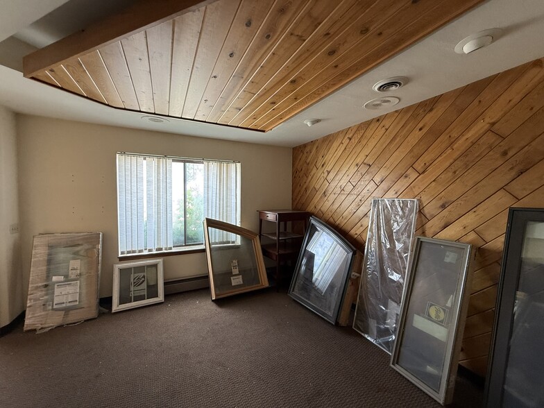 More Photos Of 58 Racine St, Menasha Office For Sale
