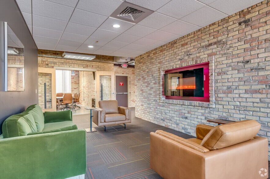 More Photos Of 118 S Adams St, Green Bay Coworking Space