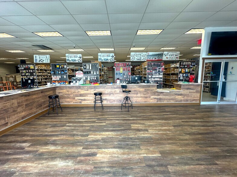 More Photos Of 302 E Locust St, Scranton Warehouse For Lease