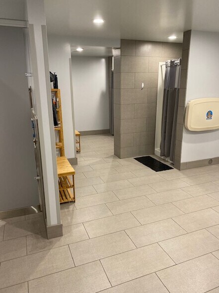 More Photos Of 607 SE Everett Mall Way, Everett Unknown For Lease