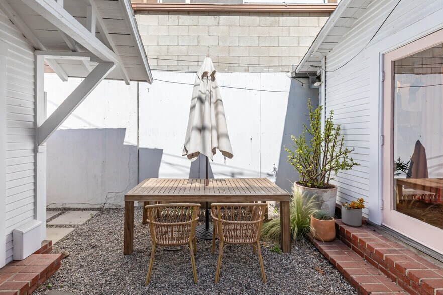More Photos Of 1644 Abbot Kinney Blvd, Venice Storefront For Lease