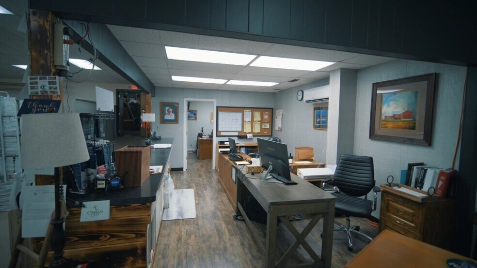More Photos Of 101 9th St, Charles City General Retail For Sale