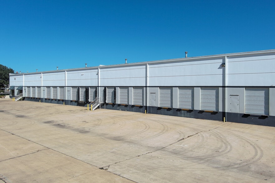 More Photos Of 5100 Kaepa Ct, San Antonio Distribution For Lease