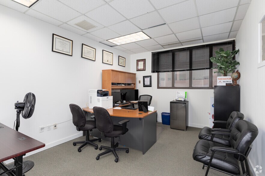 More Photos Of 1964 Gallows Rd, Vienna Office For Sale